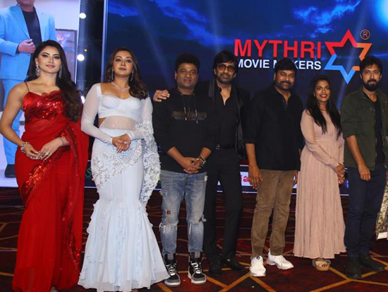 Chiranjeevi RaviTeja WaltairVeerayya Mega Mass Party Final Set